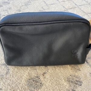 NWOT RUSTIC TOWN Johnny Leather Travel Toiletry Bag
